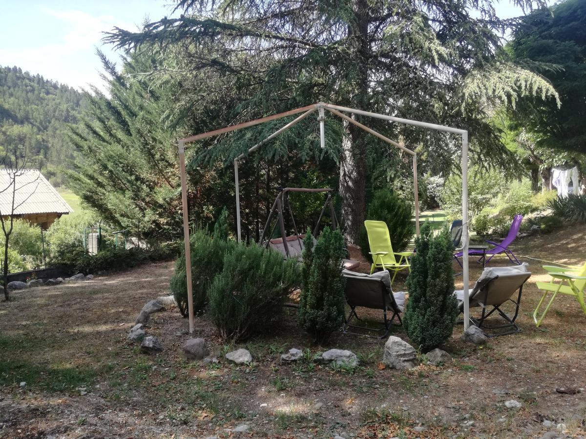 Gites Les Tilleuls Clamensane Εξωτερικό φωτογραφία